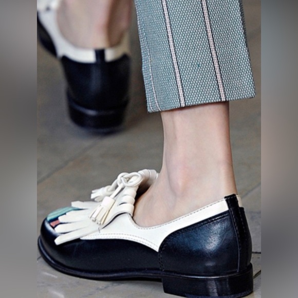 Tory Burch Ruth Kiltie Navy White Fringe RUNWAY Loafers 6.5 $395 - Picture 4 of 13